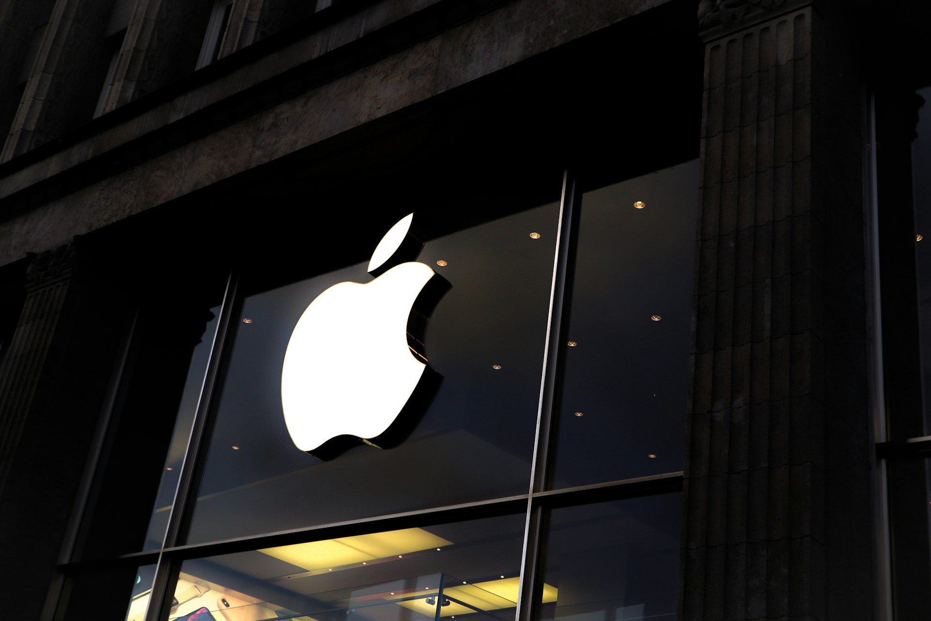 Apple Prioritizes AR Glasses Development Over Vision Pro Successors to Compete Against Meta
