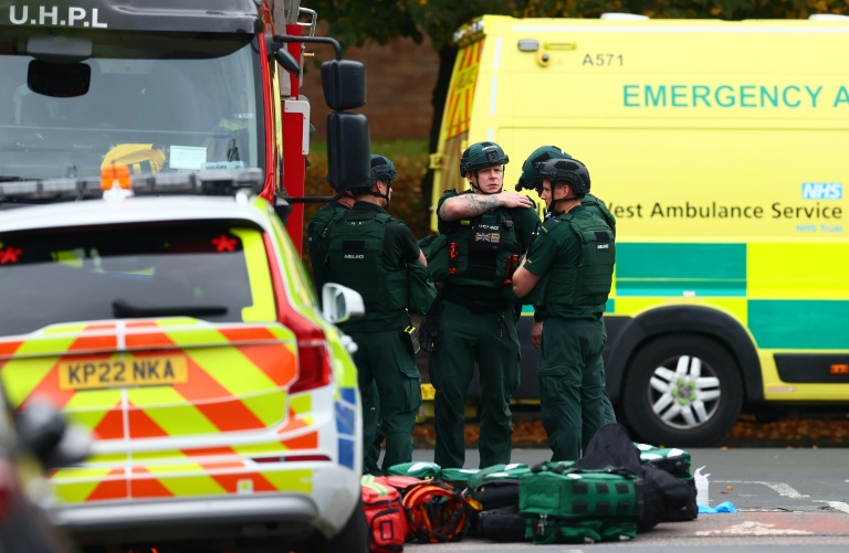 https://d.ibtimes.com/en/full/4625238/manchester-police-scene-car-ramming-stabbing-incident-outside-synagogue.jpg