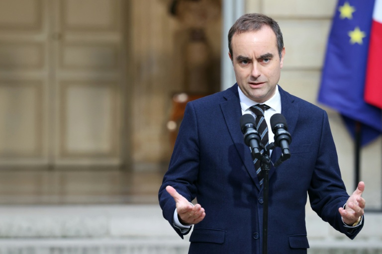 French PM Under Pressure To Put Together Cabinet
