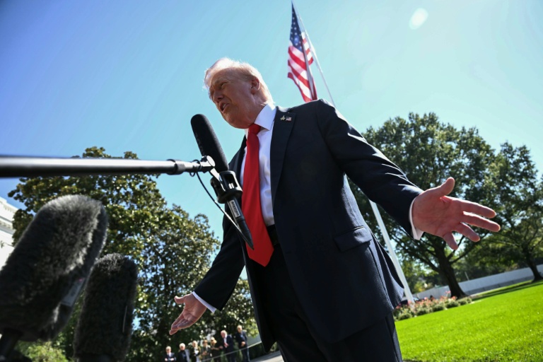 https://d.ibtimes.com/en/full/4626030/us-president-donald-trump-his-republicans-congress-are-scrambling-end-government-shutdown-amid.jpg