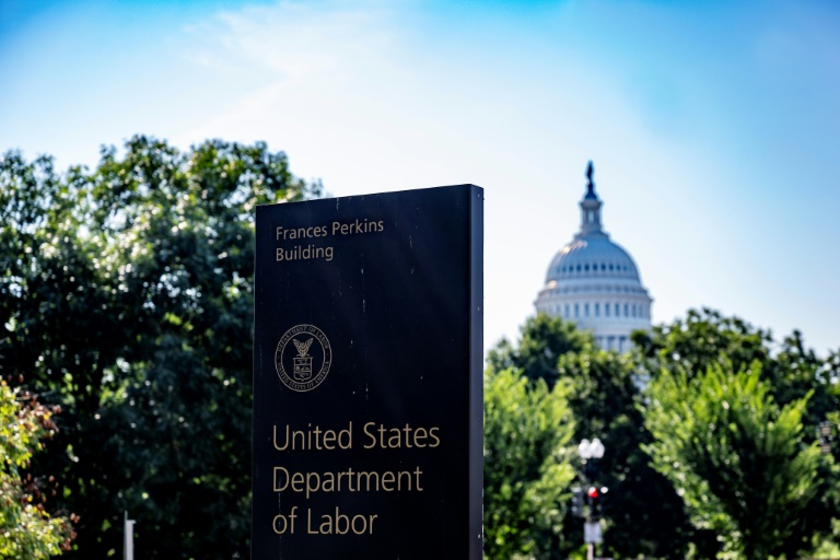 https://d.ibtimes.com/en/full/4626045/employment-related-scams-have-exploded-online.jpg