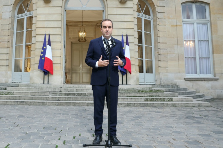 https://d.ibtimes.com/en/full/4626111/lecornu-survived-less-one-month.jpg