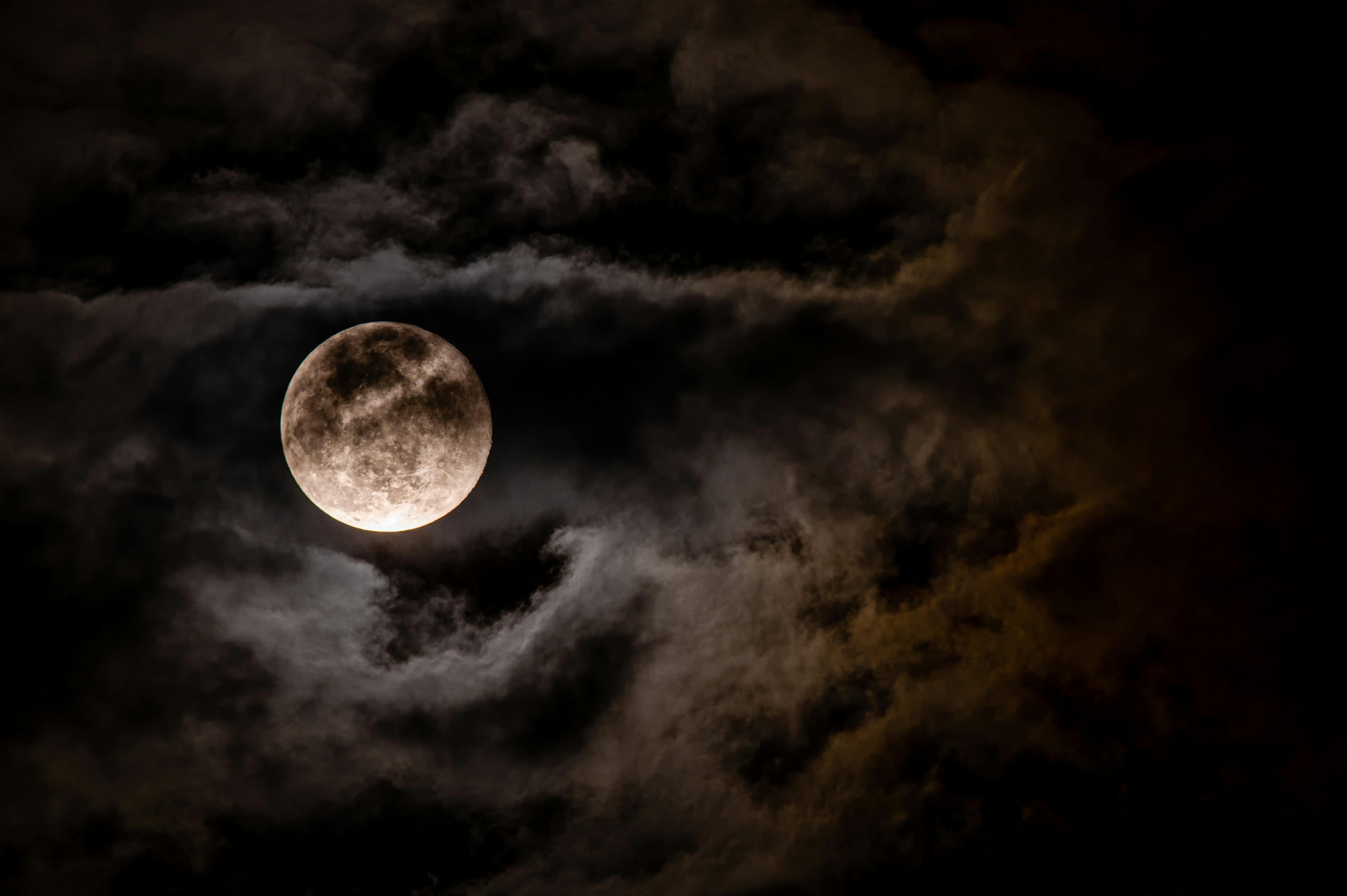 https://d.ibtimes.com/en/full/4626130/full-moon-night-sky.jpg
