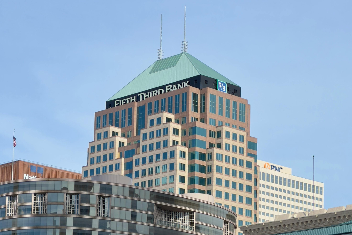 https://d.ibtimes.com/en/full/4626402/fifth-third-bank.png