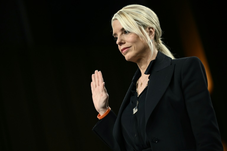 https://d.ibtimes.com/en/full/4626579/us-attorney-general-pam-bondi-sworn-she-testifies-during-senate-judiciary-committee-hearing.jpg