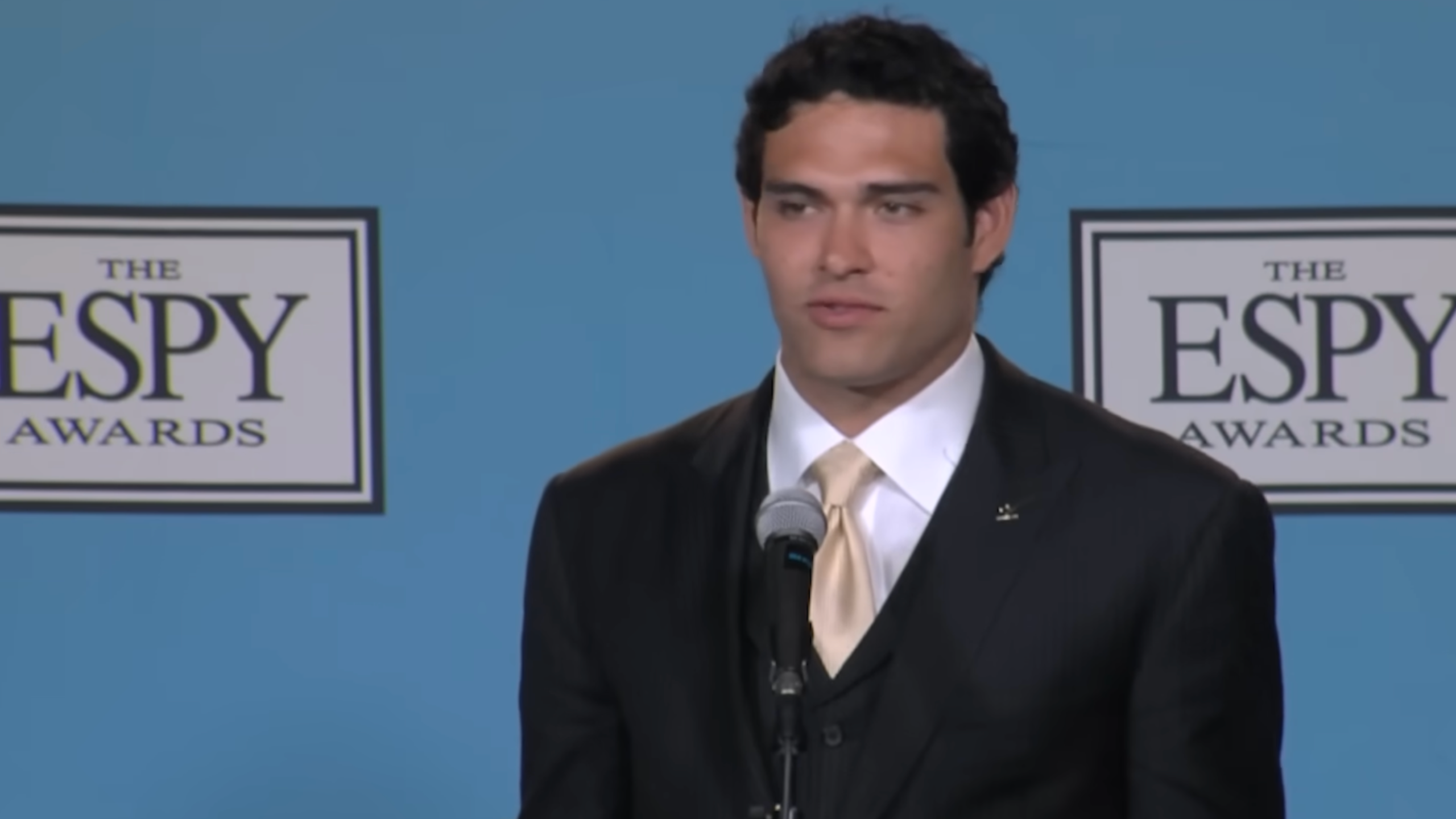 Mark Sanchez Envolvido em Briga Sangrenta: Ex-Estrela da NFL Tenta Matar Idoso, Diz Vítima!