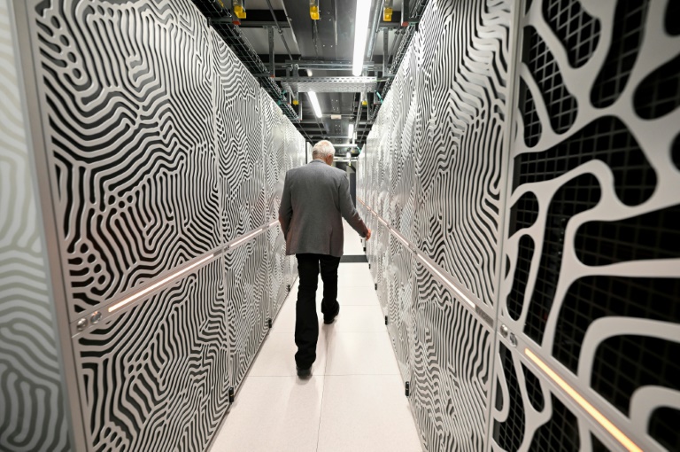 https://d.ibtimes.com/en/full/4627007/brussels-believes-european-union-can-still-compete-global-ai-race.jpg