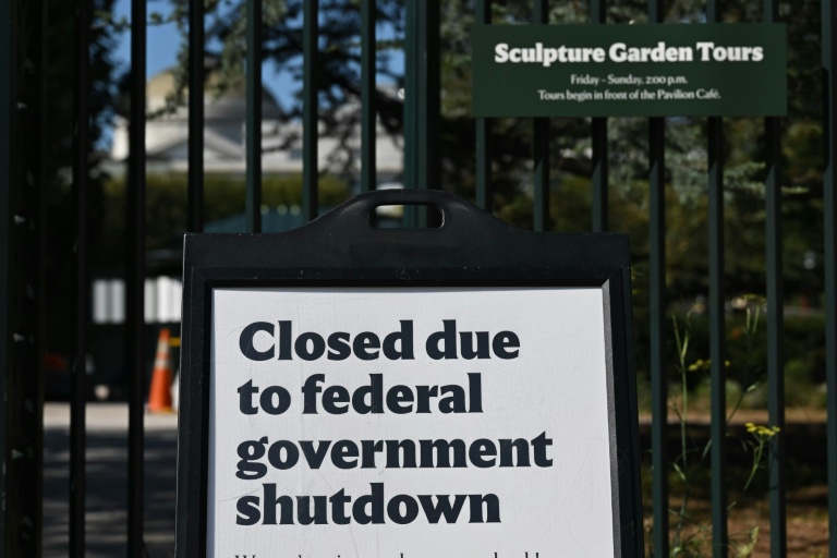https://d.ibtimes.com/en/full/4627121/some-federal-workers-have-turned-credit-unions-temporary-loans-help-them-get-through-government.jpg