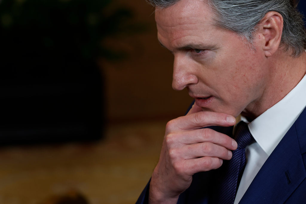 https://d.ibtimes.com/en/full/4627215/california-governor-gavin-newsom-advocates-smartphone-ban-schools.jpg