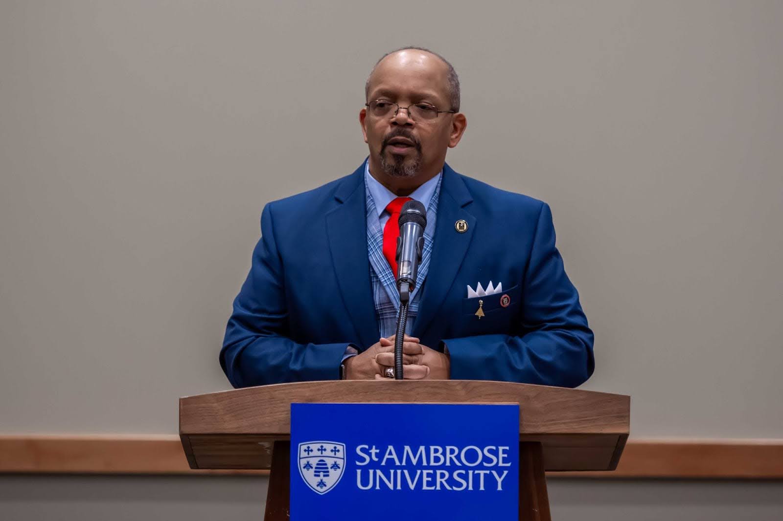 https://d.ibtimes.com/en/full/4627274/dr-burl-w-randolph-jr.jpg