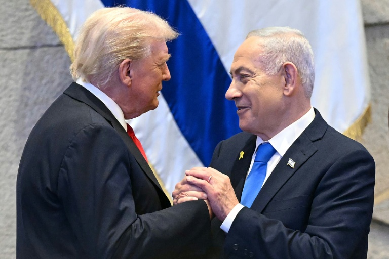 https://d.ibtimes.com/en/full/4628076/israeli-prime-minister-benjamin-netanyahu-r-praised-us-president-donald-trump-l.jpg