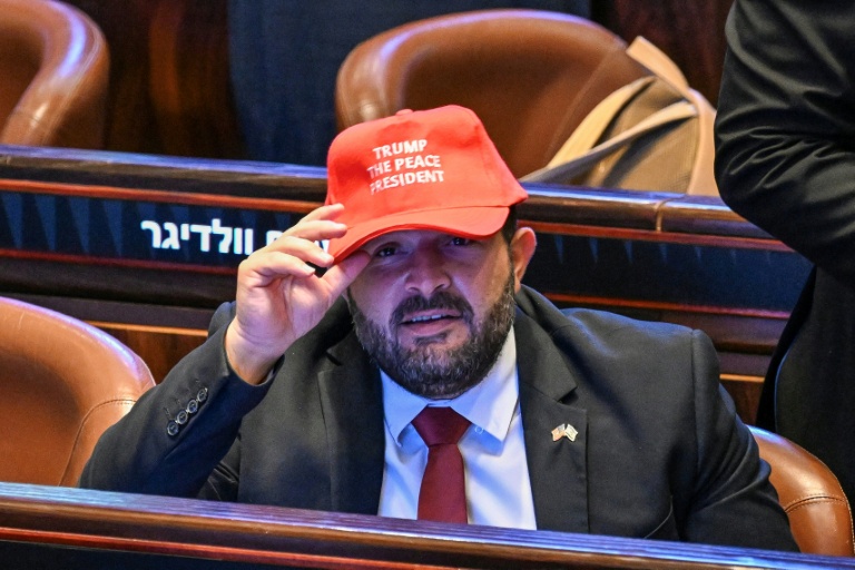 https://d.ibtimes.com/en/full/4628079/some-audience-members-even-wore-red-maga-style-hats-saying-trump-peace-president.jpg