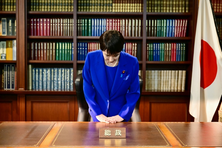 https://d.ibtimes.com/en/full/4628268/traders-are-keeping-tabs-japanese-political-turmoil-after-coalition-government-collapsed.jpg