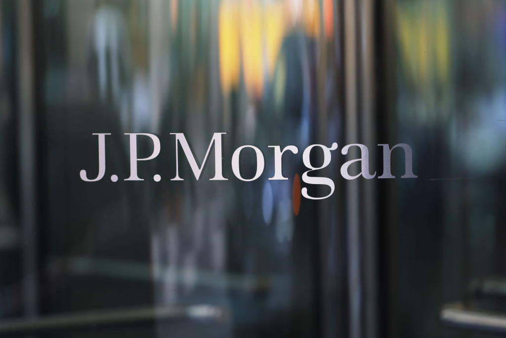 https://d.ibtimes.com/en/full/4628386/jpmorgan-chase-pay-civil-penalty-100-million-over-trade-reporting-gaps.jpg