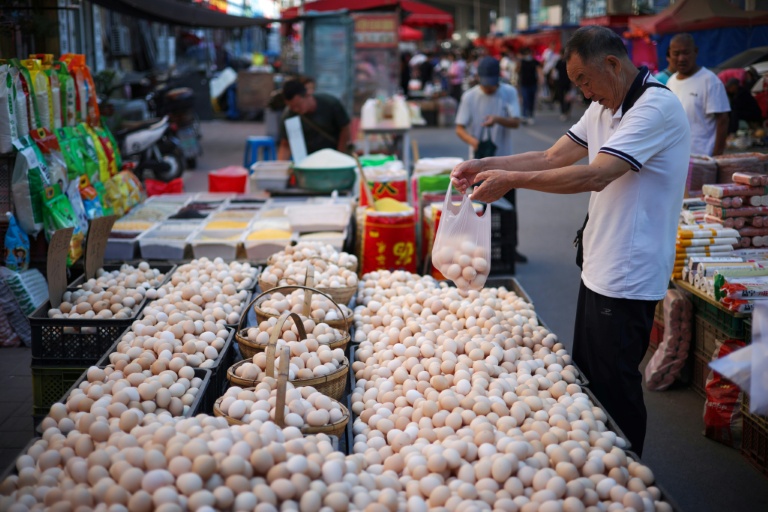 https://d.ibtimes.com/en/full/4628636/chinese-leaders-are-struggling-kickstart-consumer-activity-worlds-number-two-economy.jpg