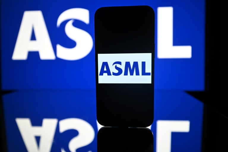 https://d.ibtimes.com/en/full/4628658/asml-which-makes-cutting-edge-machines-that-manufacture-semiconductors-saw-net-sales-come.jpg