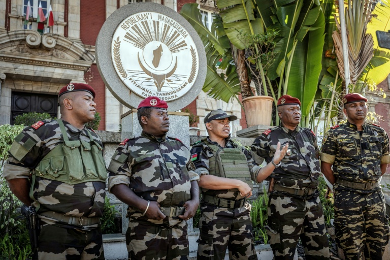 https://d.ibtimes.com/en/full/4629007/colonel-michael-randrianirina-set-sworn-transitional-president-friday.jpg