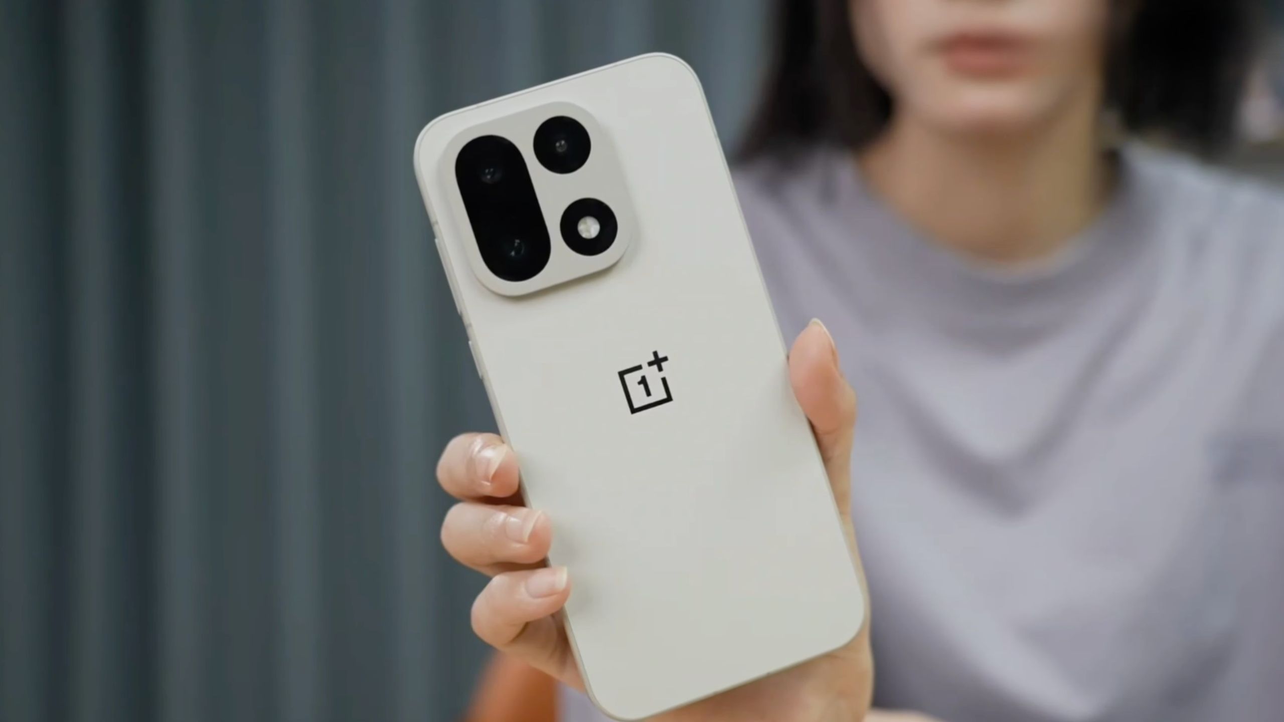 https://d.ibtimes.com/en/full/4629042/oneplus-15.jpg