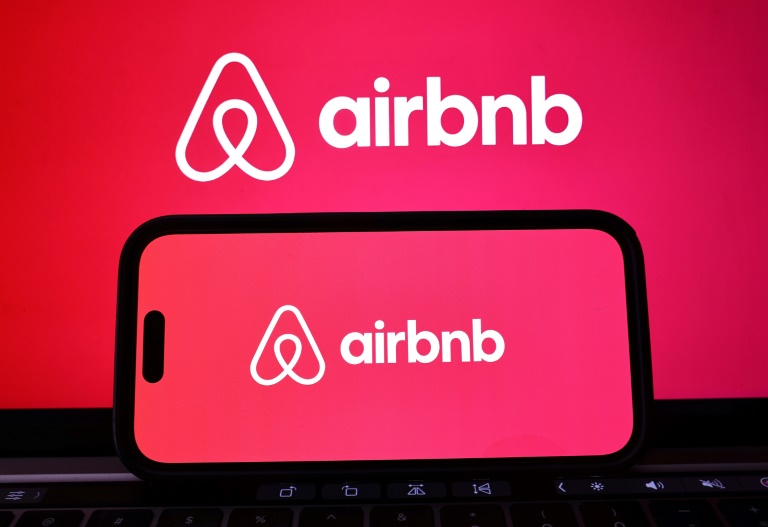 https://d.ibtimes.com/en/full/4629152/airbnb-bookingcom-are-being-sued-listing-accommodation-israeli-settlements.jpg