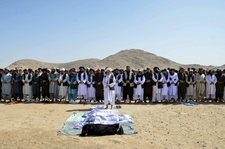 https://d.ibtimes.com/en/full/4629302/relatives-offer-prayers-during-funeral-ceremony-spin-boldak-district-kandahar-province-after.jpg