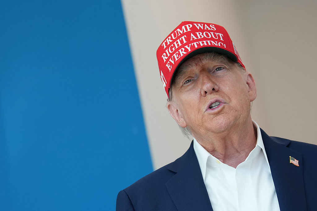 https://d.ibtimes.com/en/full/4629320/trump-media-partners-cryptocom-1-billion-cro-crypto.jpg