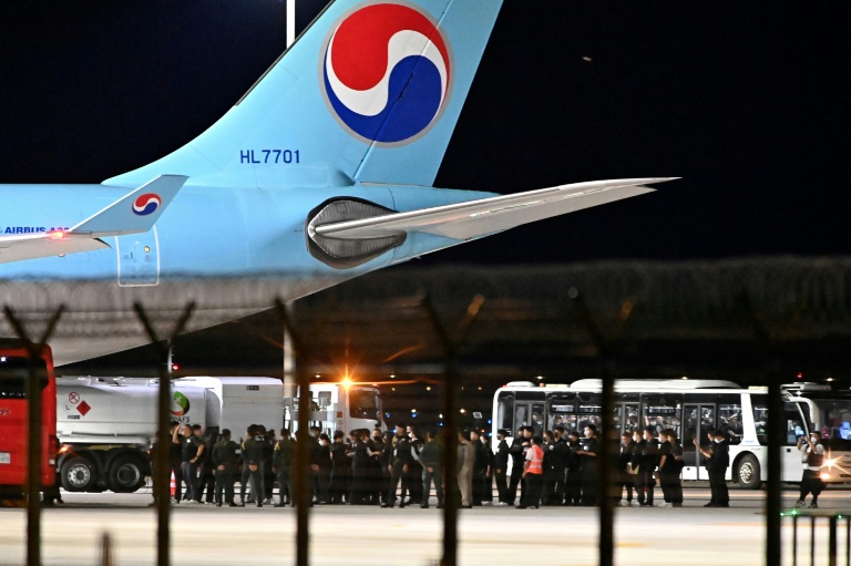 https://d.ibtimes.com/en/full/4629454/chartered-flight-was-sent-cambodia-collect-64-south-koreans-who-were-arrested-flight.jpg