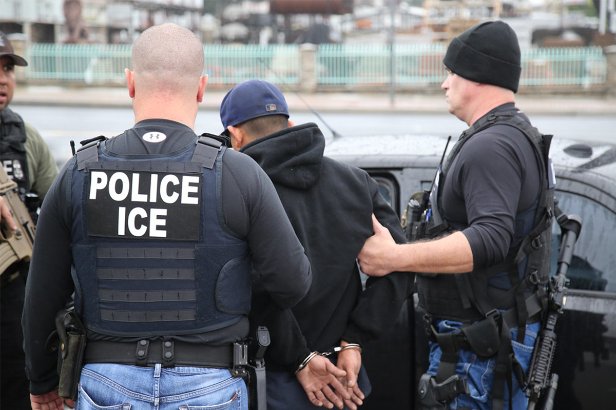 https://d.ibtimes.com/en/full/4630206/ice-police.jpg