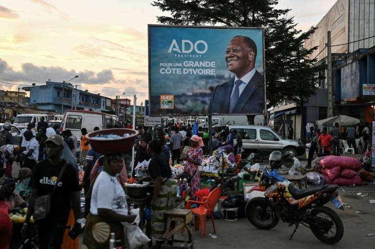 https://d.ibtimes.com/en/full/4630301/billboard-market-abobo-abidjan-suburb-shows-poll-favourite-alassane-ouattara.jpg