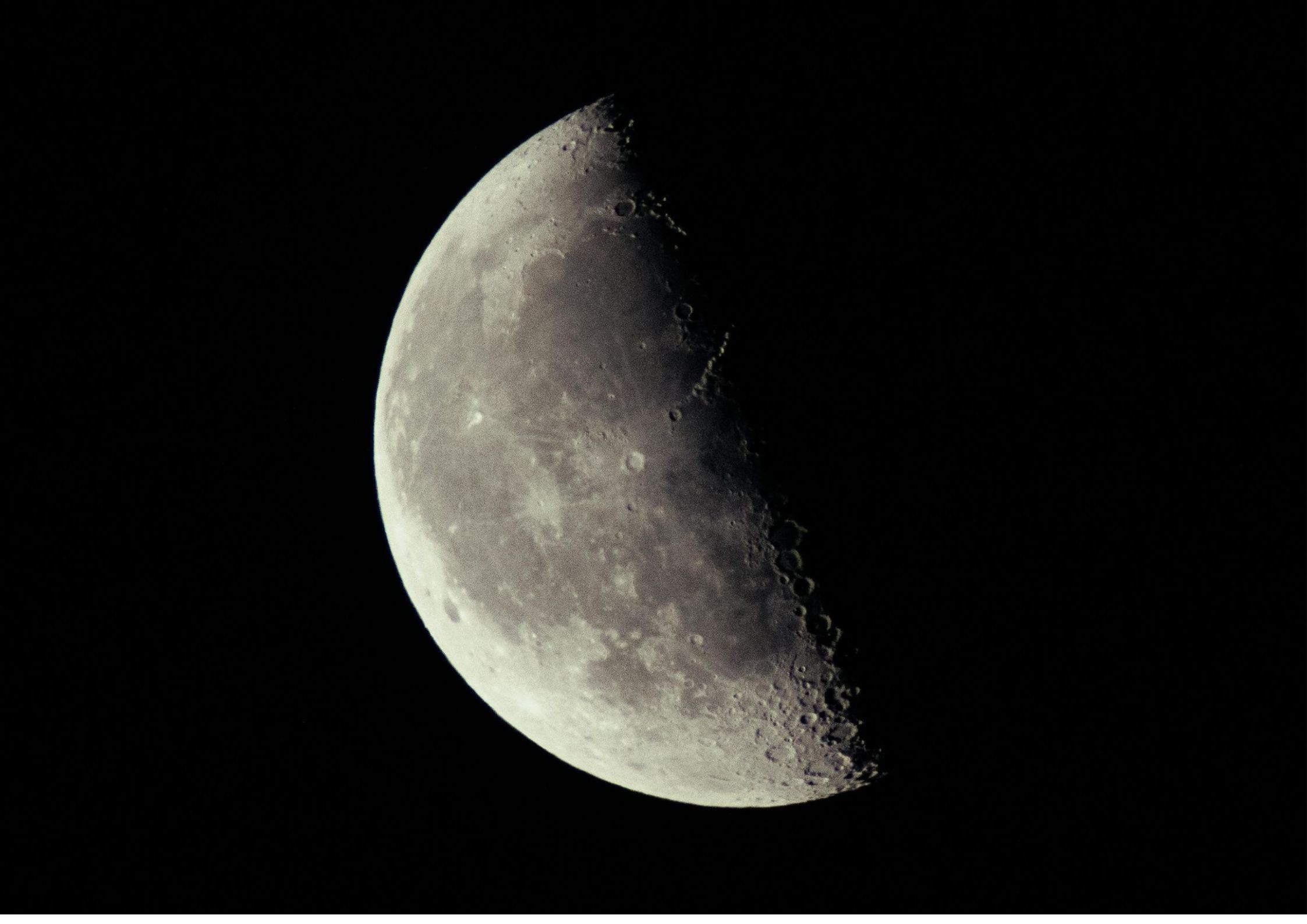 https://d.ibtimes.com/en/full/4630347/moon.jpg