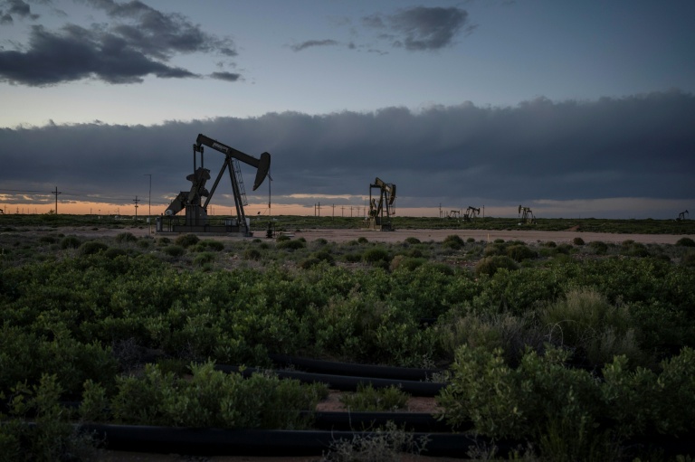 https://d.ibtimes.com/en/full/4630750/pump-jacks-operate-dusk-near-loco-hills-april-23-2020-eddy-county-new-mexico.jpg