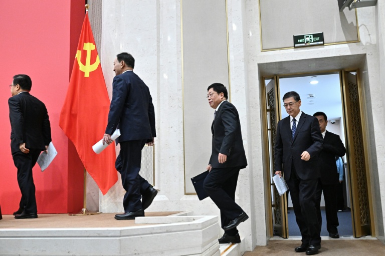 https://d.ibtimes.com/en/full/4630962/top-officials-vowed-develop-chinas-high-tech-sector-massive-scale-next-decade.jpg