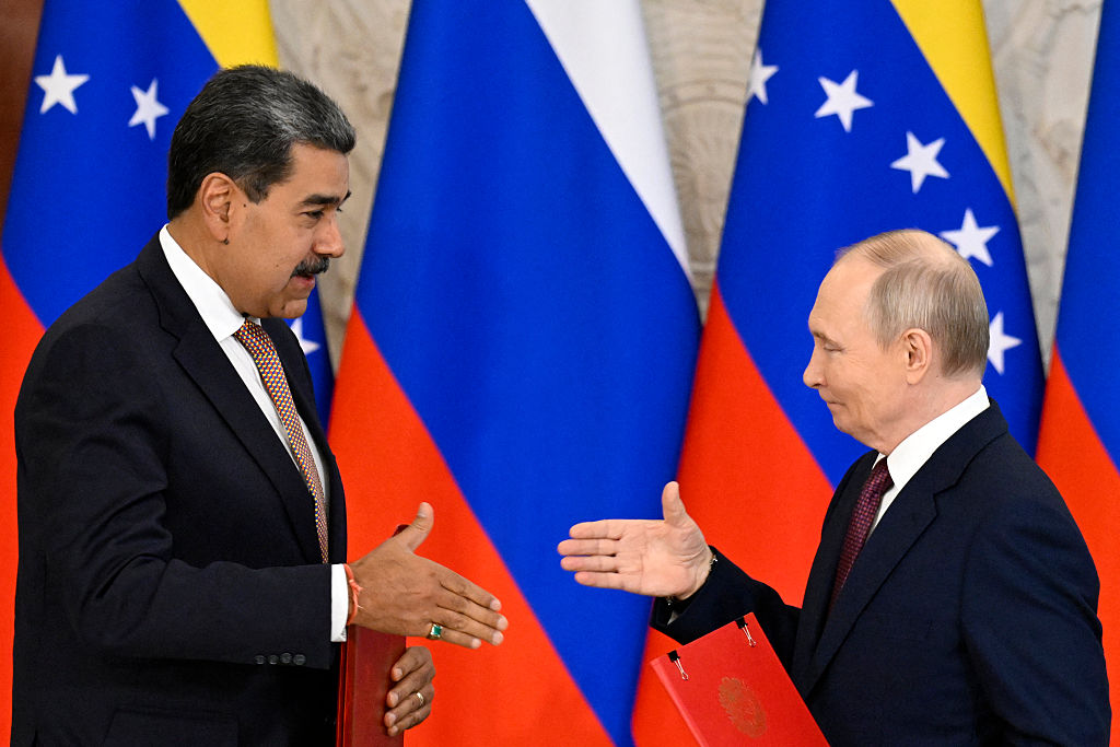 Kremlin Confirms Contact With Maduro, Cites 'Contractual Obligations' Amid U.S. Military Pressure thumbnail