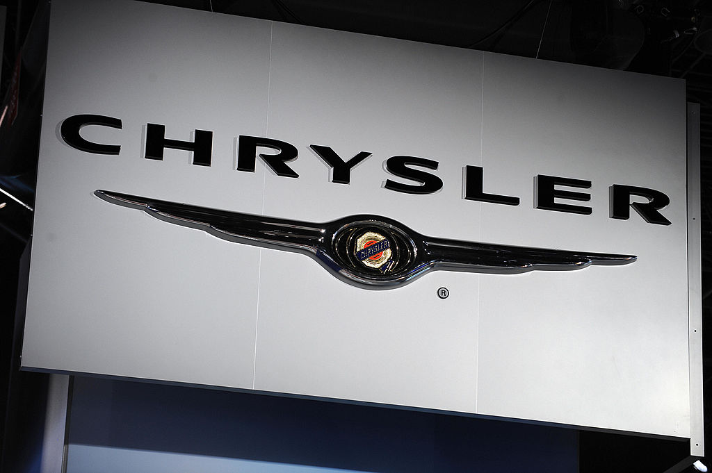 https://d.ibtimes.com/en/full/4633018/chrysler-issues-major-recall-plug-hybrid-jeeps-over-fire.jpg
