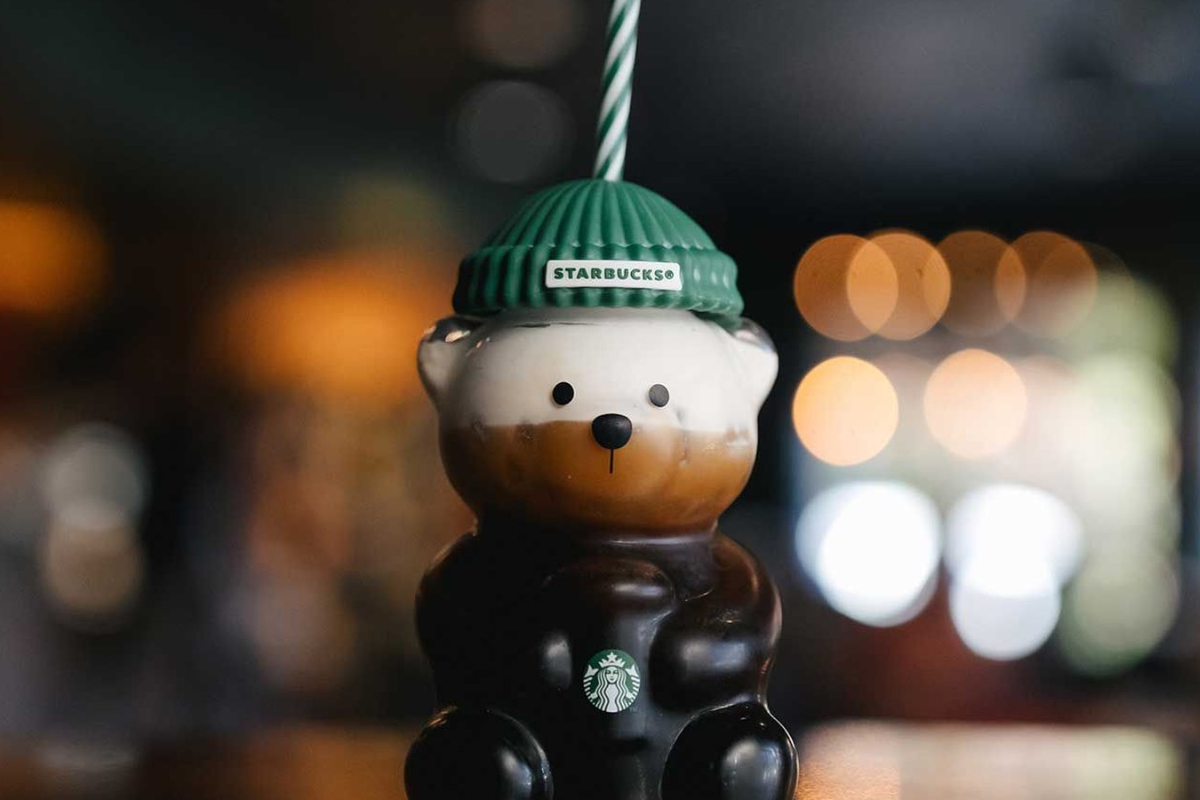 https://d.ibtimes.com/en/full/4633313/starbucks-bearista-cup-2025.png