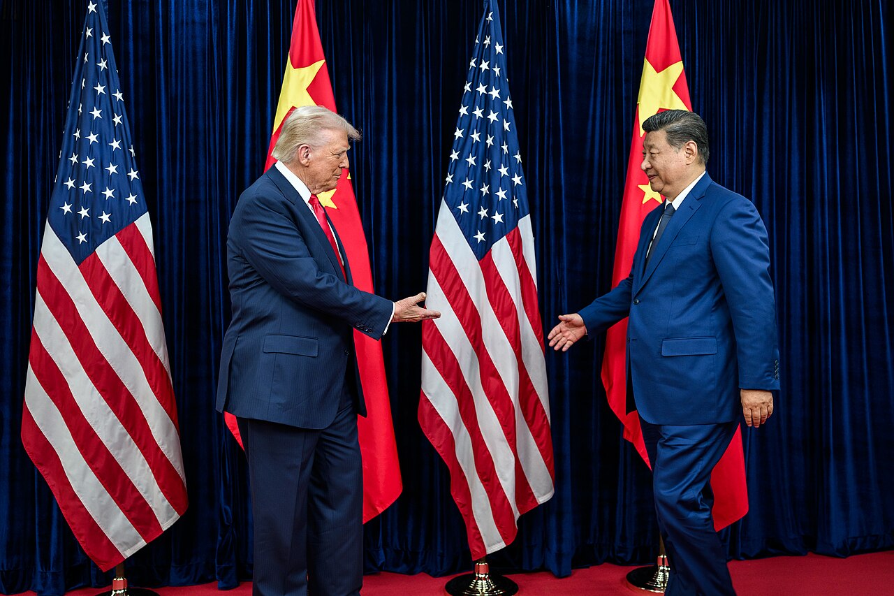 https://d.ibtimes.com/en/full/4633809/donald-trump-greets-xi-jinping.jpg