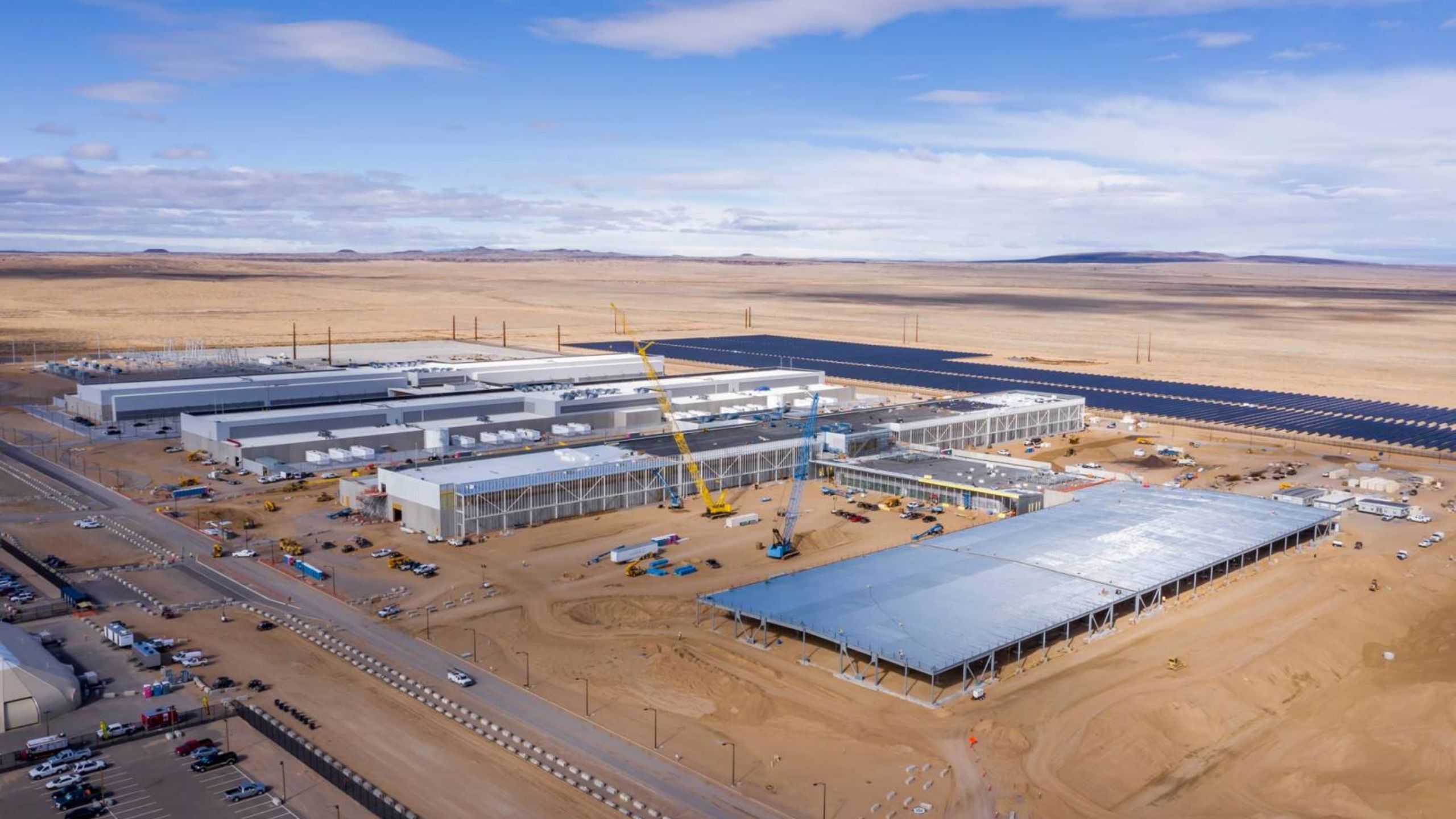 https://d.ibtimes.com/en/full/4633835/los-lunas-data-center-construction.jpg