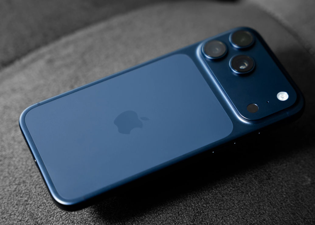 https://d.ibtimes.com/en/full/4633844/apple-iphone-18-pro-rumors-hint-sleek-one-tone-design.png