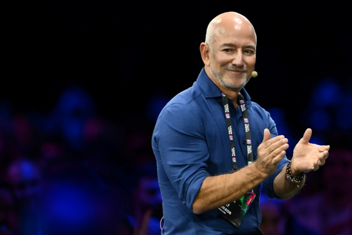 https://d.ibtimes.com/en/full/4634326/amazons-founder-jeff-bezos.jpg