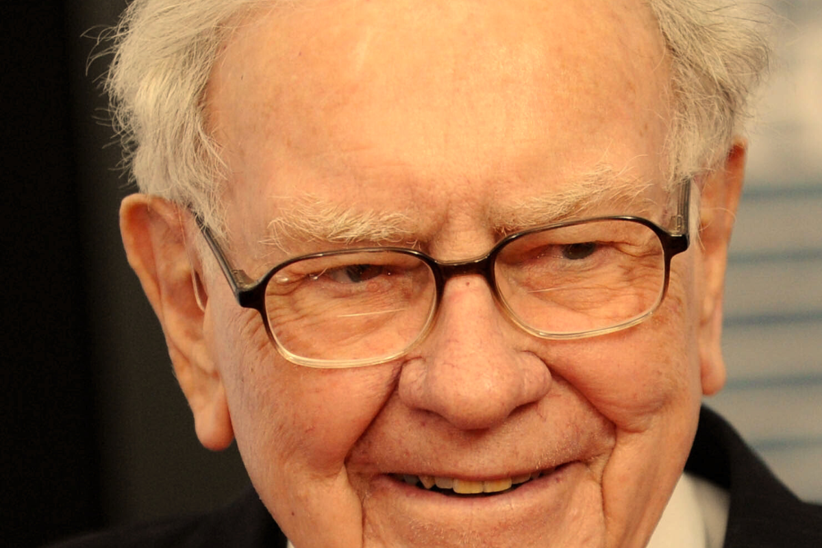 https://d.ibtimes.com/en/full/4634637/warren-buffet.png