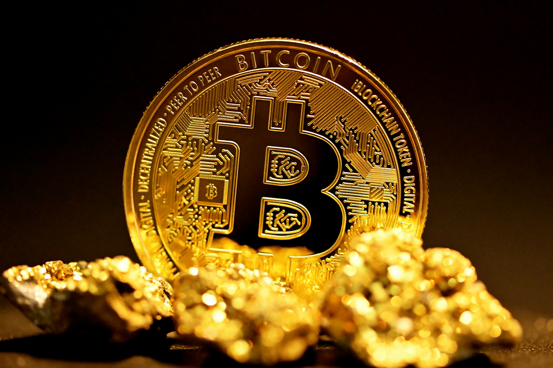 https://d.ibtimes.com/en/full/4635533/bitcoin.jpg