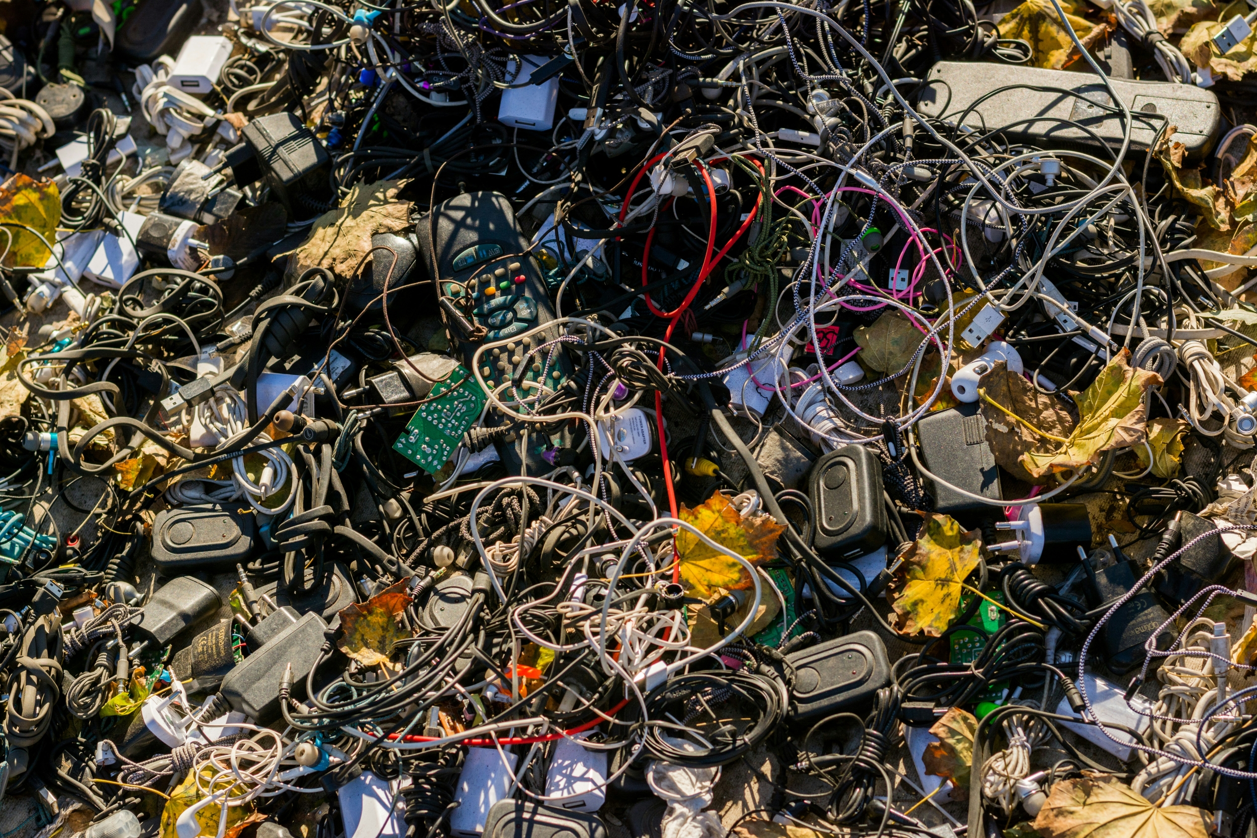 https://d.ibtimes.com/en/full/4635636/electronic-waste.jpg