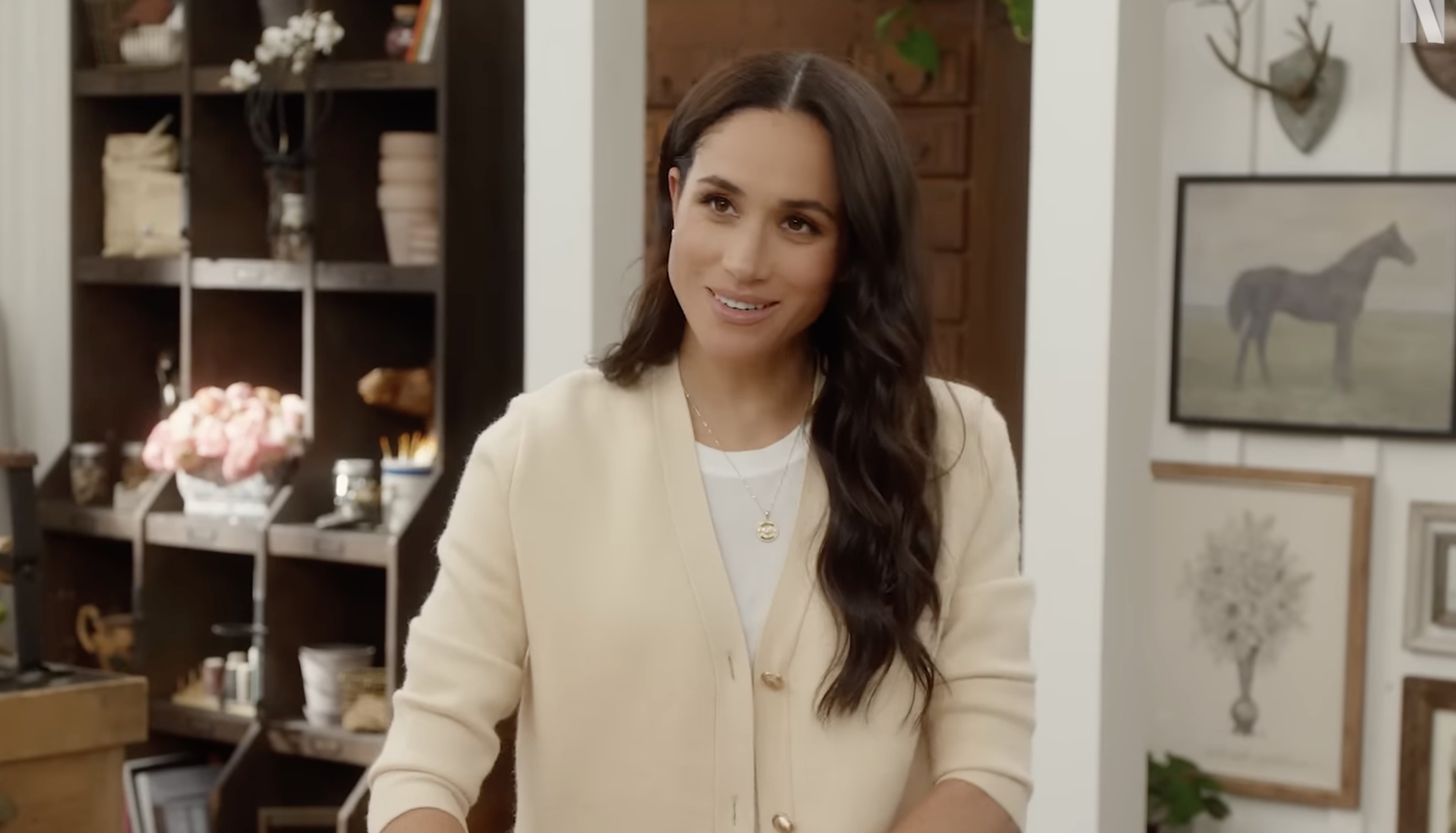 Meghan Markle Is ‘Meghan-Ising’ The Holidays, Expert Claims ‘First-Time’ Look Masked