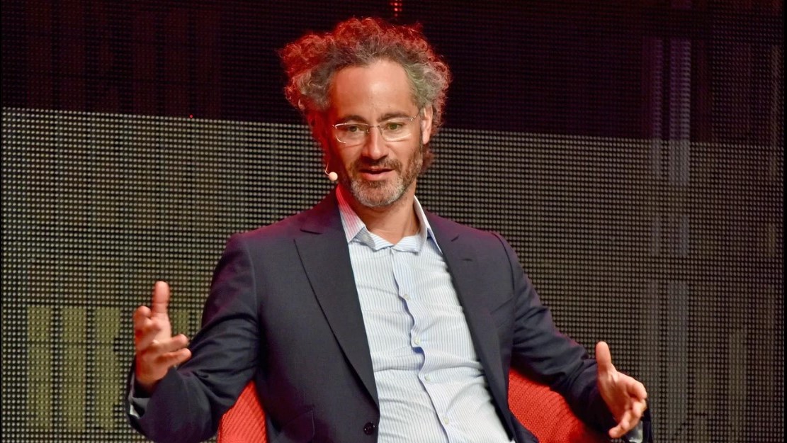 ICE-Linked Palantir CEO Goes Viral as On-Stage Movements Raise Questions ICE-Linked Palantir CEO Goes Viral as On-Stage Movements Raise Questions