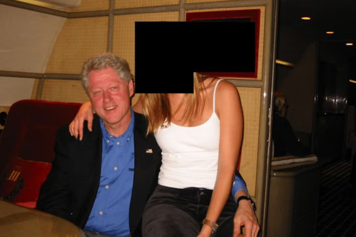 https://d.ibtimes.com/en/full/4638280/bill-clinton-epstein.png