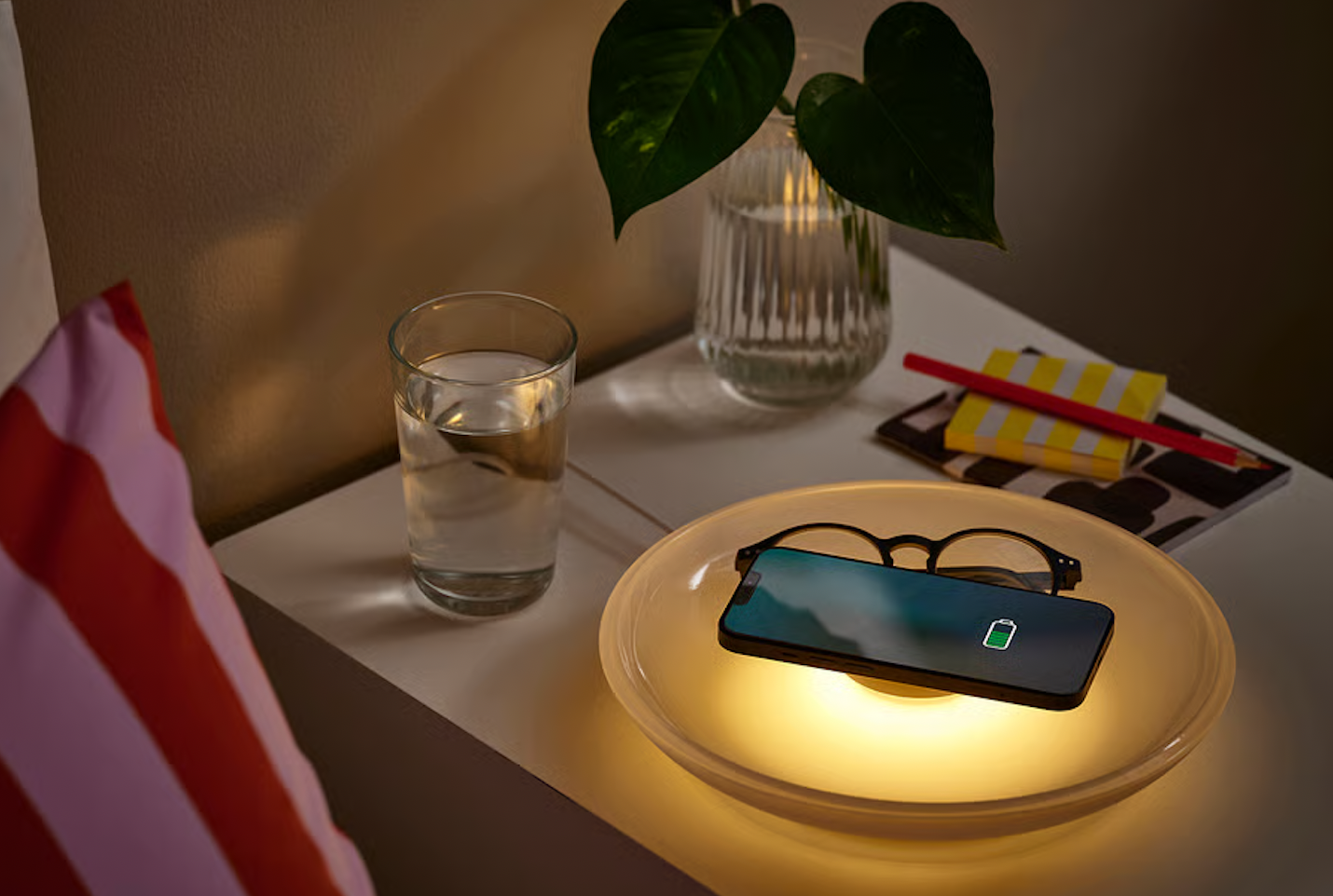 https://d.ibtimes.com/en/full/4638545/vastmarke-wireless-charger-lighting.png