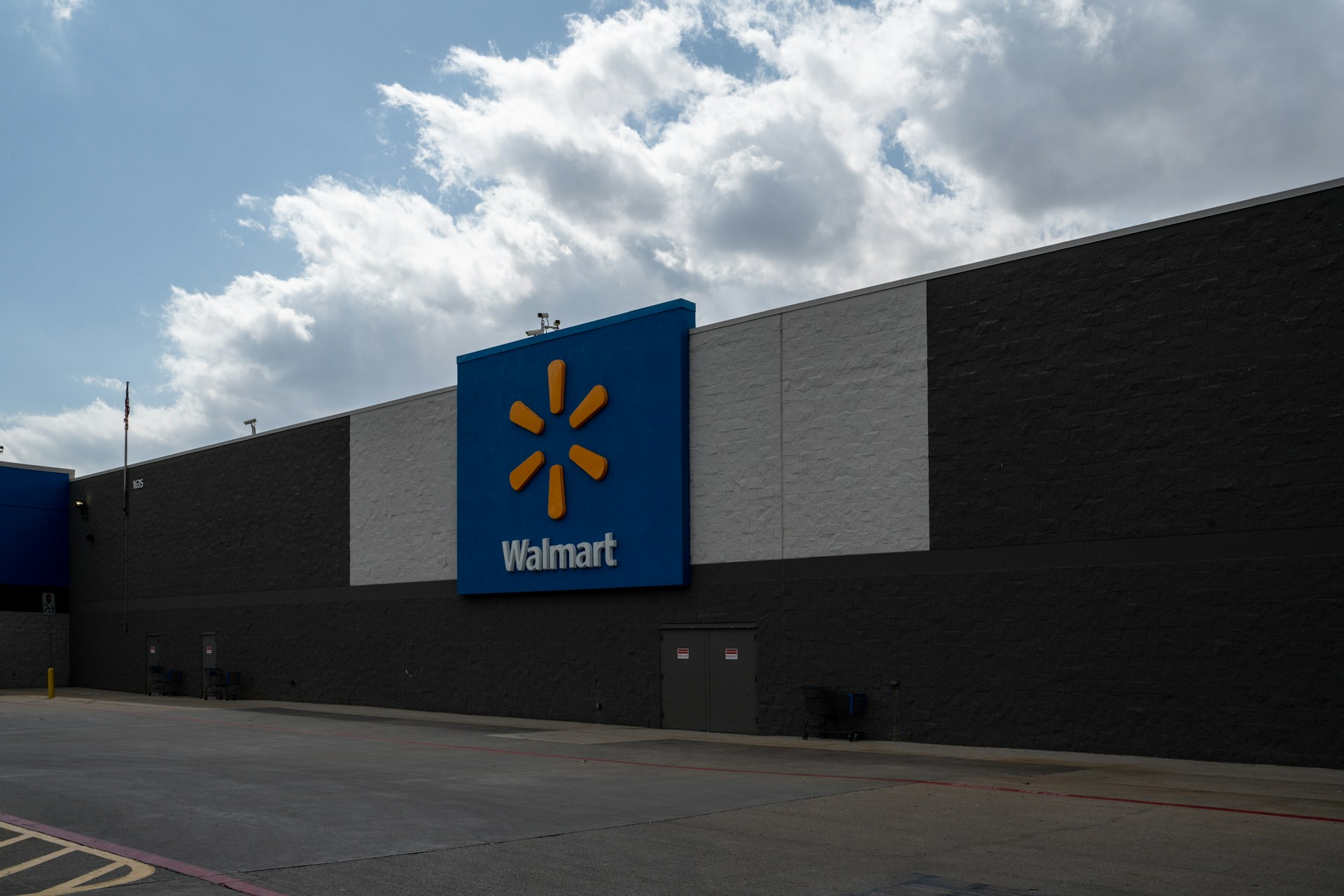 What Time Does Walmart Open on December 26? Millions Face Boxing Day Scramble For Returns As Stores Reopen