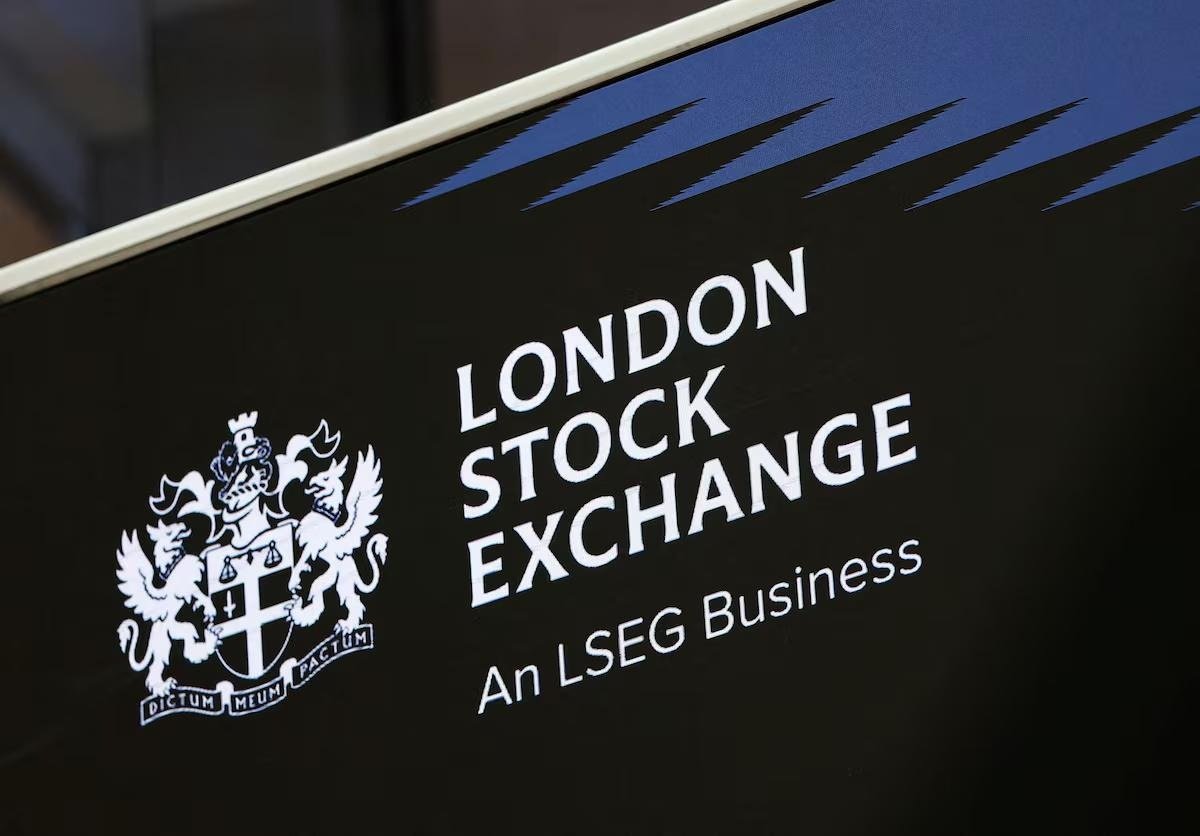 FTSE 100 Hits Record Highs: What’s Powering the 2026 Rally?