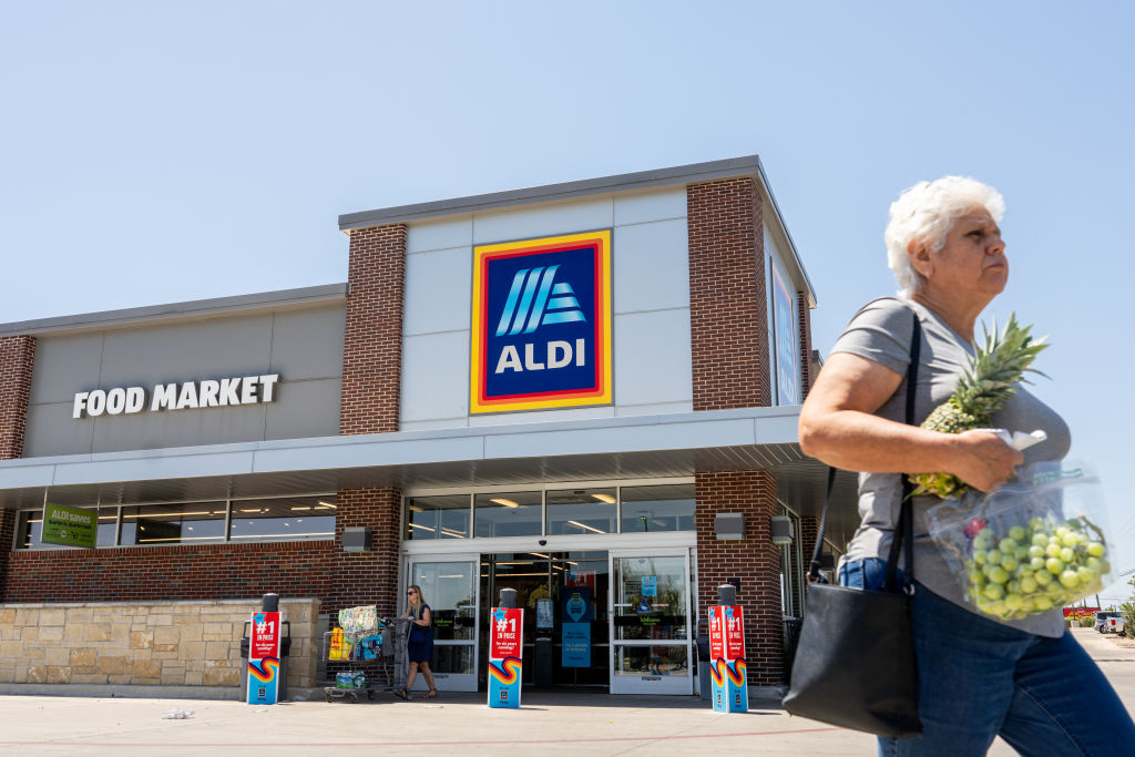 https://d.ibtimes.com/en/full/4640159/german-supermarket-chain-aldi-buy-winn-dixie-harveys-supermarkets.jpg