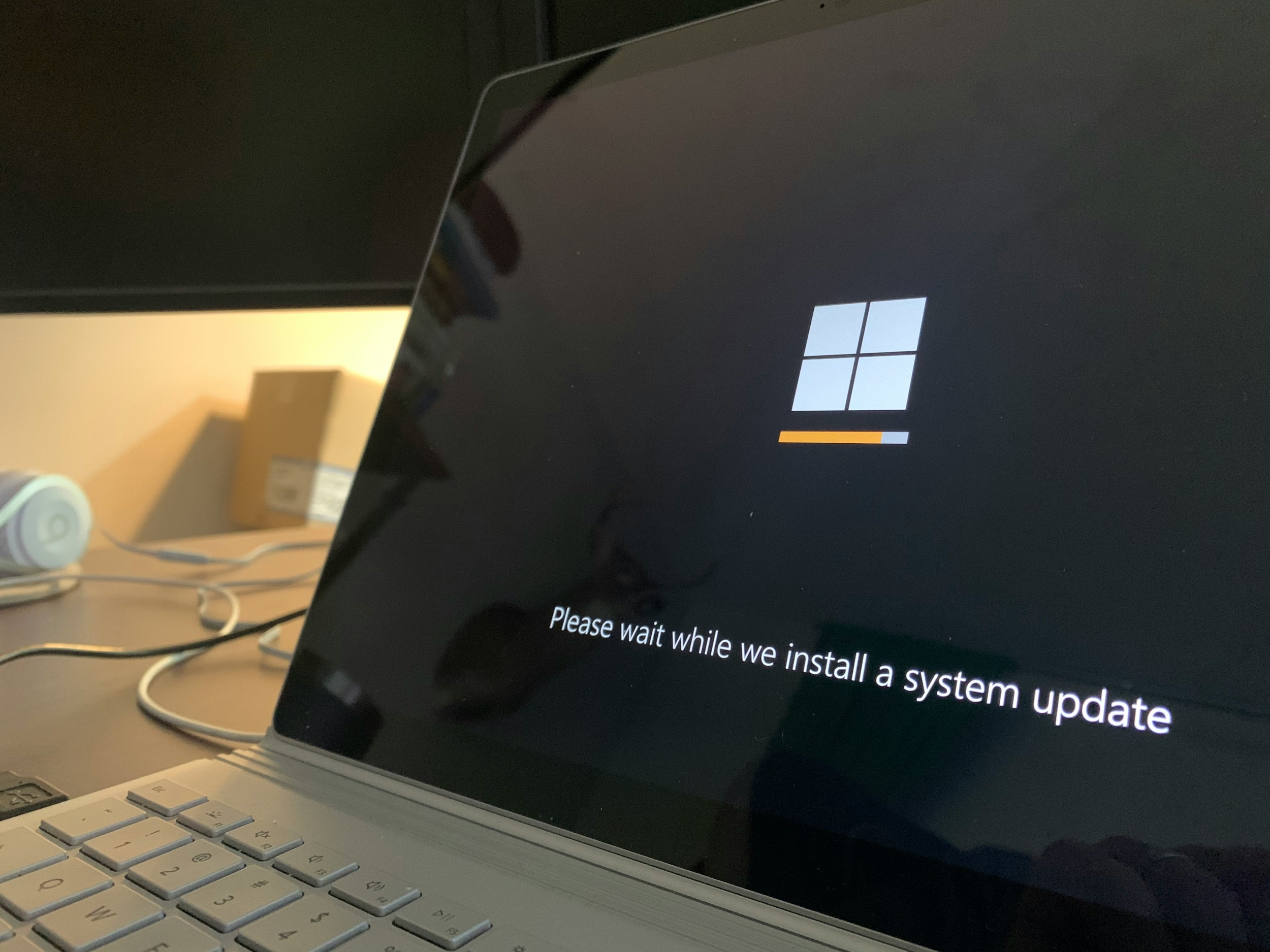 https://d.ibtimes.com/en/full/4641609/windows-installing-update.jpg