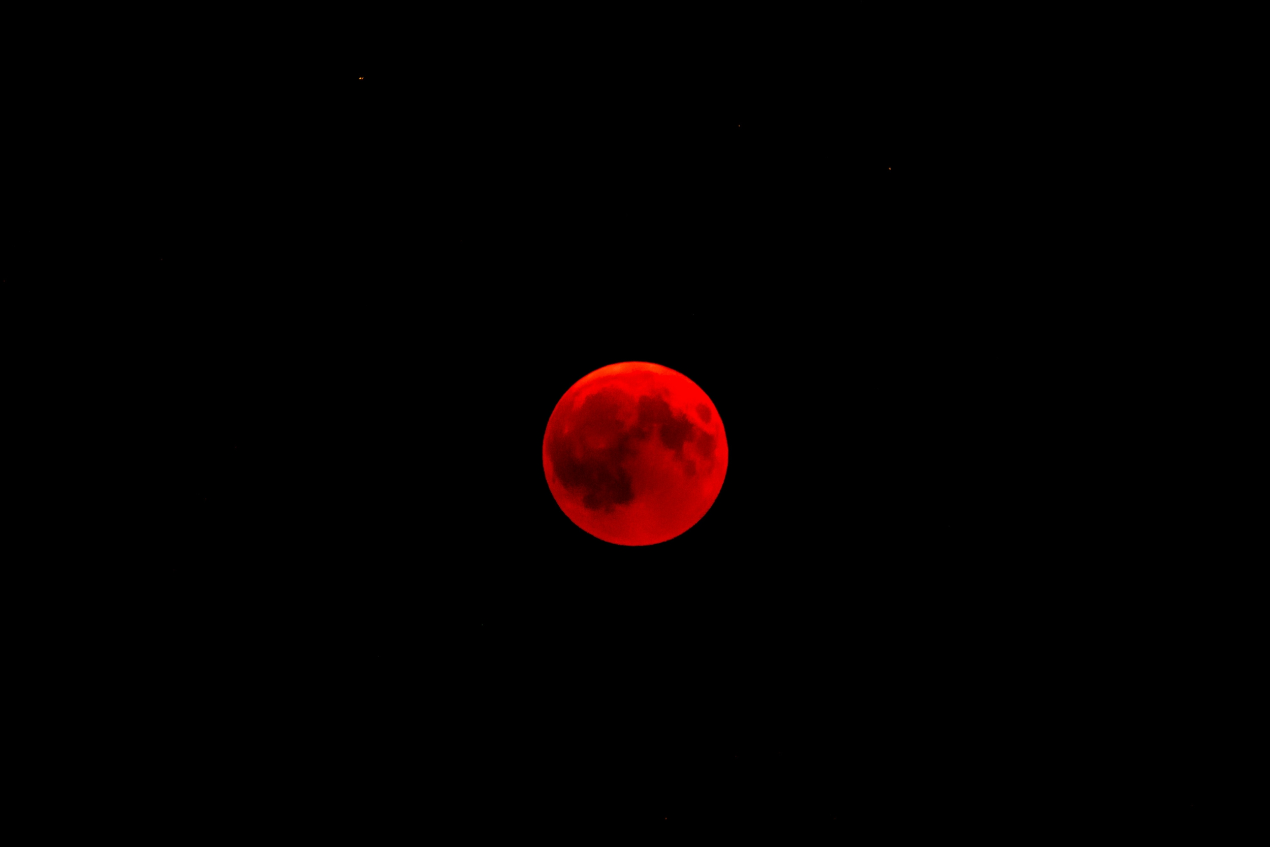 https://d.ibtimes.com/en/full/4643981/blood-red-moon.jpg